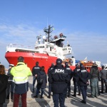 Foto Nicoloro G.   31/12/2022   Porto Corsini ( Ravenna )   La nave Ocean Viking con 113 migranti a bordo ha attraccato alla banchina del Terminal Crociere di Porto Corsini. nella foto la Ocean Viking al suo arrivo.