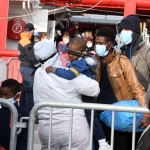 Foto Nicoloro G.   31/12/2022   Porto Corsini ( Ravenna )   La nave Ocean Viking con 113 migranti a bordo ha attraccato alla banchina del Terminal Crociere di Porto Corsini. nella foto donne con figli si portano alla prima accoglienza.
