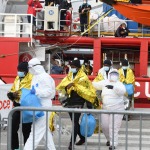 Foto Nicoloro G.   31/12/2022   Porto Corsini ( Ravenna )   La nave Ocean Viking con 113 migranti a bordo ha attraccato alla banchina del Terminal Crociere di Porto Corsini. nella foto alcuni migranti si dirigono verso la prima accoglienza.