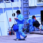 Foto Nicoloro G.   19/07/2024   Ravenna   E\' approdata nel porto di Ravenna la nave ong Aita Mari con a bordo 34 migranti dei quali 24 provenienti dalla Siria, 6 dal Bangladesh, 3 dall\' Egitto e 1 dalla Nigeria. nella foto lo sbarco di un migrante.
