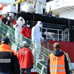 Foto Nicoloro G.   21/03/2024   Porto Corsini - Ravenna   Ha attraccato al terminal di Porto Corsini la nave Ong \' Life Support \' di Emergwncy con a bordo 71 migranti, 70 uomini, dei quali 3 minori, e 1 donna.  In particolare 61 vengono dal Bangladesh, 9 dall\' Eritrea e 1 dall\' Egitto. nella foto un momento dello sbarco dei migranti.