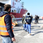 Foto Nicoloro G.   21/03/2024   Porto Corsini - Ravenna   Ha attraccato al terminal di Porto Corsini la nave Ong \' Life Support \' di Emergwncy con a bordo 71 migranti, 70 uomini, dei quali 3 minori, e 1 donna.  In particolare 61 vengono dal Bangladesh, 9 dall\' Eritrea e 1 dall\' Egitto. nella foto un momento dello sbarco dei migranti.