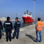 Foto Nicoloro G.   15/10/2024   Ravenna   E\' approdata nel porto di Ravenna la nave ong Ocean Viking con a bordo 47 migranti dei quali 33 sono uomini, 4 donne e 10 minori dei quali 7 non accompagnati. In particolare 18 provengono dall\' Egitto, 3 dal Pakistan, 13 dalla Siria e 13 dal Bangladesh. Una volta compiuti i controlli di rito tutti i migranti resteranno in Emilia-Romagna e ripartiti tra diverse citta\' della regione. nella foto  la nave ong Ocean Viking.