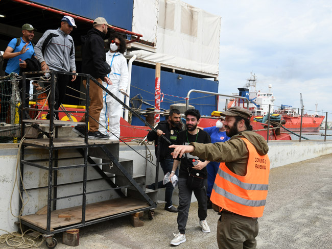 Foto Nicoloro G.   25/05/2024   Ravenna   E' approdata nel porto di Ravenna la nave ong Sea Eye con a bordo 52 migranti di cui 6 minori. nella foto un momento dello sbarco.
