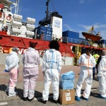 Foto Nicoloro G.   25/05/2024   Ravenna   E\' approdata nel porto di Ravenna la nave ong Sea Eye con a bordo 52 migranti di cui 6 minori. nella foto i medici ed infermieri che a bordo effettueranno un primo controllo medico sanitario.