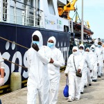 Foto Nicoloro G.   13/05/2025   Ravenna   E\' approdata nel porto di Ravenna la nave ong tedesca Humanity 1 con a bordo 125 migranti. Tra tutti anche 4 donne e circa 50 minori non accompagnati. La maggior parte provenienti dall\' Eritrea e dall\' Etiopia, ma anche dal Sudan, dall\' Efitto e dal Pakistan. Nei racconti dei migranti le testimonianze delle tante difficolta\' per sfuggire alle guerre prima e alle torture dei libici dopo. Alcuni hanno raccontato di essere stati rapiti e venduti come schiavi. nella foto un momento dello sbarco.