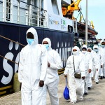 Foto Nicoloro G.   13/05/2025   Ravenna   E\' approdata nel porto di Ravenna la nave ong tedesca Humanity 1 con a bordo 125 migranti. Tra tutti anche 4 donne e circa 50 minori non accompagnati. La maggior parte provenienti dall\' Eritrea e dall\' Etiopia, ma anche dal Sudan, dall\' Efitto e dal Pakistan. Nei racconti dei migranti le testimonianze delle tante difficolta\' per sfuggire alle guerre prima e alle torture dei libici dopo. Alcuni hanno raccontato di essere stati rapiti e venduti come schiavi. nella foto un momento dello sbarco.