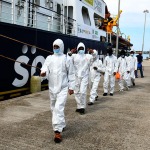 Foto Nicoloro G.   13/05/2025   Ravenna   E' approdata nel porto di Ravenna la nave ong tedesca Humanity 1 con a bordo 125 migranti. Tra tutti anche 4 donne e circa 50 minori non accompagnati. La maggior parte provenienti dall' Eritrea e dall' Etiopia, ma anche dal Sudan, dall' Efitto e dal Pakistan. Nei racconti dei migranti le testimonianze delle tante difficolta' per sfuggire alle guerre prima e alle torture dei libici dopo. Alcuni hanno raccontato di essere stati rapiti e venduti come schiavi. nella foto un momento dello sbarco.