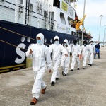 Foto Nicoloro G.   13/05/2025   Ravenna   E' approdata nel porto di Ravenna la nave ong tedesca Humanity 1 con a bordo 125 migranti. Tra tutti anche 4 donne e circa 50 minori non accompagnati. La maggior parte provenienti dall' Eritrea e dall' Etiopia, ma anche dal Sudan, dall' Efitto e dal Pakistan. Nei racconti dei migranti le testimonianze delle tante difficolta' per sfuggire alle guerre prima e alle torture dei libici dopo. Alcuni hanno raccontato di essere stati rapiti e venduti come schiavi. nella foto un momento dello sbarco.