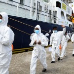 Foto Nicoloro G.   13/05/2025   Ravenna   E' approdata nel porto di Ravenna la nave ong tedesca Humanity 1 con a bordo 125 migranti. Tra tutti anche 4 donne e circa 50 minori non accompagnati. La maggior parte provenienti dall' Eritrea e dall' Etiopia, ma anche dal Sudan, dall' Efitto e dal Pakistan. Nei racconti dei migranti le testimonianze delle tante difficolta' per sfuggire alle guerre prima e alle torture dei libici dopo. Alcuni hanno raccontato di essere stati rapiti e venduti come schiavi. nella foto un momento dello sbarco.
