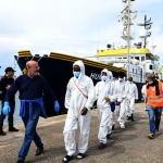 Foto Nicoloro G.   13/05/2025   Ravenna   E' approdata nel porto di Ravenna la nave ong tedesca Humanity 1 con a bordo 125 migranti. Tra tutti anche 4 donne e circa 50 minori non accompagnati. La maggior parte provenienti dall' Eritrea e dall' Etiopia, ma anche dal Sudan, dall' Efitto e dal Pakistan. Nei racconti dei migranti le testimonianze delle tante difficolta' per sfuggire alle guerre prima e alle torture dei libici dopo. Alcuni hanno raccontato di essere stati rapiti e venduti come schiavi. nella foto anche il prefetto Raffaele Ricciardi aiuta i migranti nello sbarco.