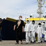 Foto Nicoloro G.   13/05/2025   Ravenna   E' approdata nel porto di Ravenna la nave ong tedesca Humanity 1 con a bordo 125 migranti. Tra tutti anche 4 donne e circa 50 minori non accompagnati. La maggior parte provenienti dall' Eritrea e dall' Etiopia, ma anche dal Sudan, dall' Efitto e dal Pakistan. Nei racconti dei migranti le testimonianze delle tante difficolta' per sfuggire alle guerre prima e alle torture dei libici dopo. Alcuni hanno raccontato di essere stati rapiti e venduti come schiavi. nella foto anche l' assessora Federica Moschini aiuta i migranti nello sbarco.