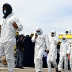 Foto Nicoloro G.   13/05/2025   Ravenna   E' approdata nel porto di Ravenna la nave ong tedesca Humanity 1 con a bordo 125 migranti. Tra tutti anche 4 donne e circa 50 minori non accompagnati. La maggior parte provenienti dall' Eritrea e dall' Etiopia, ma anche dal Sudan, dall' Efitto e dal Pakistan. Nei racconti dei migranti le testimonianze delle tante difficolta' per sfuggire alle guerre prima e alle torture dei libici dopo. Alcuni hanno raccontato di essere stati rapiti e venduti come schiavi. nella foto un momento dello sbarco.