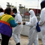 Foto Nicoloro G.   13/05/2025   Ravenna   E' approdata nel porto di Ravenna la nave ong tedesca Humanity 1 con a bordo 125 migranti. Tra tutti anche 4 donne e circa 50 minori non accompagnati. La maggior parte provenienti dall' Eritrea e dall' Etiopia, ma anche dal Sudan, dall' Efitto e dal Pakistan. Nei racconti dei migranti le testimonianze delle tante difficolta' per sfuggire alle guerre prima e alle torture dei libici dopo. Alcuni hanno raccontato di essere stati rapiti e venduti come schiavi. nella foto due volontarie danno ad ogni migrante una cartolina con i numeri telefonici in caso di emergenza.