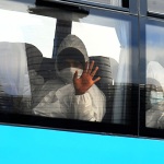 Foto Nicoloro G.   13/05/2025   Ravenna   E' approdata nel porto di Ravenna la nave ong tedesca Humanity 1 con a bordo 125 migranti. Tra tutti anche 4 donne e circa 50 minori non accompagnati. La maggior parte provenienti dall' Eritrea e dall' Etiopia, ma anche dal Sudan, dall' Efitto e dal Pakistan. Nei racconti dei migranti le testimonianze delle tante difficolta' per sfuggire alle guerre prima e alle torture dei libici dopo. Alcuni hanno raccontato di essere stati rapiti e venduti come schiavi. nella foto i migranti con un autobus vengono trasferiti in un centro dove saranno sottoposti ad accurate visite mediche e all' identificazione da parte della Polizia.