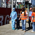 22/04/2025   Ravenna   Ha attraccato al porto di Ravenna la nave ong Life Support di Emergency con a bordo 82 migranti tra cui 11 donne,  una donna incinta al sesto mese, 2 donne minori non accompagnate, 23  uomini minori non accompagnati, 1 bambino e una bambina  accompagnati. Tutti partiti dalla Libia provengono dal Sudan, dall\' Eritrea, dall\' Etiopia, dal Ghana, dal Togo e dalla Nigeria. nella foto lo sbarco di una bambina accompagnata.