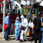 22/04/2025   Ravenna   Ha attraccato al porto di Ravenna la nave ong Life Support di Emergency con a bordo 82 migranti tra cui 11 donne,  una donna incinta al sesto mese, 2 donne minori non accompagnate, 23  uomini minori non accompagnati, 1 bambino e una bambina  accompagnati. Tutti partiti dalla Libia provengono dal Sudan, dall\' Eritrea, dall\' Etiopia, dal Ghana, dal Togo e dalla Nigeria. nella foto un momento dello sbarco dei migranti.