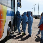 22/04/2025   Ravenna   Ha attraccato al porto di Ravenna la nave ong Life Support di Emergency con a bordo 82 migranti tra cui 11 donne,  una donna incinta al sesto mese, 2 donne minori non accompagnate, 23  uomini minori non accompagnati, 1 bambino e una bambina  accompagnati. Tutti partiti dalla Libia provengono dal Sudan, dall' Eritrea, dall' Etiopia, dal Ghana, dal Togo e dalla Nigeria. nella foto in partenza per un centro dove effettuare l' identificazione e un accurato esame medico.