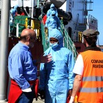22/04/2025   Ravenna   Ha attraccato al porto di Ravenna la nave ong Life Support di Emergency con a bordo 82 migranti tra cui 11 donne,  una donna incinta al sesto mese, 2 donne minori non accompagnate, 23  uomini minori non accompagnati, 1 bambino e una bambina  accompagnati. Tutti partiti dalla Libia provengono dal Sudan, dall' Eritrea, dall' Etiopia, dal Ghana, dal Togo e dalla Nigeria. nella foto il prefetto Raffaele Ricciardi si intrattiene a parlare con un migrante.