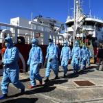 22/04/2025   Ravenna   Ha attraccato al porto di Ravenna la nave ong Life Support di Emergency con a bordo 82 migranti tra cui 11 donne,  una donna incinta al sesto mese, 2 donne minori non accompagnate, 23  uomini minori non accompagnati, 1 bambino e una bambina  accompagnati. Tutti partiti dalla Libia provengono dal Sudan, dall' Eritrea, dall' Etiopia, dal Ghana, dal Togo e dalla Nigeria. nella foto un momento dello sbarco dei migranti.
