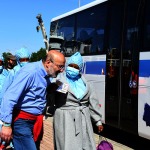 22/04/2025   Ravenna   Ha attraccato al porto di Ravenna la nave ong Life Support di Emergency con a bordo 82 migranti tra cui 11 donne,  una donna incinta al sesto mese, 2 donne minori non accompagnate, 23  uomini minori non accompagnati, 1 bambino e una bambina  accompagnati. Tutti partiti dalla Libia provengono dal Sudan, dall' Eritrea, dall' Etiopia, dal Ghana, dal Togo e dalla Nigeria. nella foto il prefetto Raffaele Ricciardi si intrattiene a parlare con una migrante.