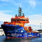 Foto Nicoloro G.   06/05/2025   Ravenna   Ha attraccato nel porto di Ravenna la nave ong Solidaire con a bordo 67 migranti tra i quali 9 minori non accompagnati. Tutti uomini provenienti dal Bangladesh tranne due provenienti dall\' Egitto e due dal Marocco. nella foto la nave ong Solidaire al suo arrivo nel porto di Ravenna.