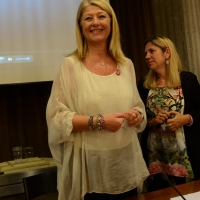 Foto Nicoloro G.    04/10/2014   Ravenna   \" Una Comunità intelligente non ammette violenza \", con questo slogan l\' associazione Linea Rosa, che si batte contro la violenza sulle donne, ha organizzato un incontro che si è concluso con la firma di un accordo, che si riassume nella formula \" bV- Basta Violenza \", tra Comune di Ravenna, Legacoop Romagna e Centri anti-violenza romagnoli come impegno per una Comunità non sessista. nella foto Alessandra Bagnara, presidente di Linea Rosa.