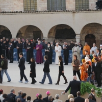 Foto Nicoloro G. 27/10/2011 Assisi (PG) Visita di Sua Santita’ Benedetto XVI ad Assisi, ” Pellegrini della Verita’, pellegrini della Pace “, per una giornata di riflessione, dialogo e preghiera per la Pace e la Giustizia nel mondo. nella foto Benedetto XVI e i Capi delle molte delegazioni religiose