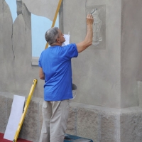 Foto Nicoloro G. 15/09/2011 Dozza ( Bologna ) Ventitreesima edizione della Biennale del Muro Dipinto, manifestazione di arte contemporanea che vede impegnati alcuni artisti scelti tra numerosi che propongono bozzetti per ornare le facciate delle case del borgo medievale in provincia di Bologna. Iniziativa nata nel 1960 e che vede il contributo del Museo d’ Arte Moderna di Bologna. nella foto Gino Pellegrini