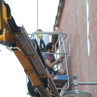 Foto Nicoloro G. 15/09/2011 Dozza ( Bologna ) Ventitreesima edizione della Biennale del Muro Dipinto, manifestazione di arte contemporanea che vede impegnati alcuni artisti scelti tra numerosi che propongono bozzetti per ornare le facciate delle case del borgo medievale in provincia di Bologna. Iniziativa nata nel 1960 e che vede il contributo del Museo d’ Arte Moderna di Bologna. nella foto Riccardo Baruzzi