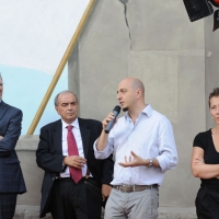 Foto Nicoloro G. 15/09/2011 Dozza ( Bologna ) Ventitreesima edizione della Biennale del Muro Dipinto, manifestazione di arte contemporanea che vede impegnati alcuni artisti scelti tra numerosi che propongono bozzetti per ornare le facciate delle case del borgo medievale in provincia di Bologna. Iniziativa nata nel 1960 e che vede il contributo del Museo d’ Arte Moderna di Bologna. nella foto Giuliano Barigazzi – Angelo Varni – Gianfranco Maraniello – Fabiola Naldi