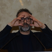 Foto Nicoloro G.  26/03/2014  Bologna   A 400 giorni dall' Expo 2015 si è svolto un incontro che, partendo dal tema " Nutrire il pianeta ", si pone l' obiettivo di portare l' attenzione dall' Esposizione direttamente ai campi e agli stabilimenti produttivi della regione Emilia-Romagna. nella foto lo chef di fama internazionale Massimo Bottura.