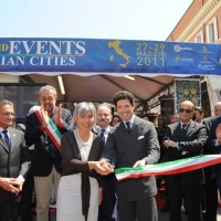 Foto Nicoloro G. 27/05/2011 Ravenna Quindicesima Borsa del Turismo delle 100 Citta’ d’ Arte d’ Italia. nella foto Il gruppo delle autorità Chiara Ronchi – Matteo Marzotto, il taglio del nastro