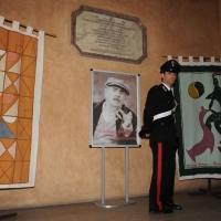 Foto Nicoloro G. 24/03/2012 Santarcangelo (RN) E' stata allestita nella sala del Consiglio Comunale di Santarcangelo la camera ardente della salma di Tonino Guerra prima di essere portata nella piazza principale per l' ultimo saluto della sua cittadina dove era nato il 16 marzo 1920. nella foto Ritratto di Tonino nella Sala del Consiglio Comunale di Santarcangelo