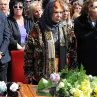Foto Nicoloro G. 24/03/2012 Santarcangelo (RN) E' stata allestita nella sala del Consiglio Comunale di Santarcangelo la camera ardente della salma di Tonino Guerra prima di essere portata nella piazza principale per l' ultimo saluto della sua cittadina dove era nato il 16 marzo 1920. nella foto Lora Guerra