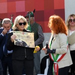 Foto Nicoloro G.   01/10/2022   Conselice ( RA )   Celebrazione del XVI° anniversario del monumento alla stampa clandestina e alla liberta\' di stampa. nella foto la giornalista Rai Stefania Battistini riceve dalla sindaca Paola Pula il riconoscimento \' Liberta\' di Stampa \' per il lavoro svolto in Ucraina.