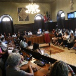 Foto Nicoloro >G.   20/06/2025   Ravenna   In occasione della Giornata mondiale del rifugiato l' Amministrazione comunale di Ravenna ha consegnato il Premio Intercultura 2025 alla Capitaneria di Porto di Ravenna e alle organizzazioni non governative che svolgono operazioni di soccorso nel Mar Mediterraneo. nella foto una veduta della sala consiliare durante la cerimonia di premiazione.