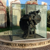 Foto Nicoloro G. 01/10/2012 Conselice ( Ravenna ) Celebrazioni per il sesto anniversario del Monumento alla Stampa Clandestina e alla Libertà di Stampa, secondo in Europa con l' altro che si trova nella città di Almeria in Spagna. nella foto Particolare del monumento