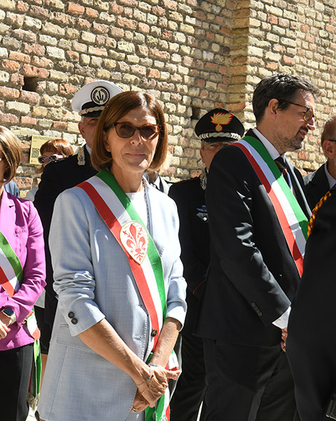 Foto Nicoloro G.   13/09/2026   Ravenna   Nell' ambito delle celebrazioni per il 705° annuale della morte di Dante Alighieri si e' svolta la tradizionale cerimonia dell' offerta da parte della citta' di Firenze dell' olio che alimentera' la lampada che illumina perennemente la tomba del Sommo Poeta. nella foto la vicesindaca di Firenze Paola Galgani e il sindaco di Ravenna Alessandro Barattoni.