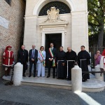 Foto Nicoloro G.   13/09/2026   Ravenna   Nell' ambito delle celebrazioni per il 705° annuale della morte di Dante Alighieri si e' svolta la tradizionale cerimonia dell' offerta da parte della citta' di Firenze dell' olio che alimentera' la lampada che illumina perennemente la tomba del Sommo Poeta. nella foto da sinistra l' arcivescovo Lorenzo Ghizzoni, il prefetto Raffaele Ricciardi, la vicesindaca di Firenze Paola Galgani, il sindaco di Ravenna Alessandro Barattoni e fra Carlos Alberto Trovarelli ministro generale dei Frati minori conventuali.