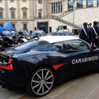 Foto Nicoloro G. 03/11/2012 Milano Nell’ ambito delle celebrazioni delle Forze Armate, che si concluderanno domani 4 novembre, in mattinata la Banda musicale dei Carabinieri si è esibita davanti al palazzo Reale tra gli applausi dei numerosi cittadini e turisti presenti. Inoltre la piazzetta è diventata palcoscenico per mostrare numerosi mezzi militari del passato e attuali. nella foto Auto Lotus dei Carabinieri