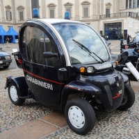 Foto Nicoloro G. 03/11/2012 Milano Nell’ ambito delle celebrazioni delle Forze Armate, che si concluderanno domani 4 novembre, in mattinata la Banda musicale dei Carabinieri si è esibita davanti al palazzo Reale tra gli applausi dei numerosi cittadini e turisti presenti. Inoltre la piazzetta è diventata palcoscenico per mostrare numerosi mezzi militari del passato e attuali. nella foto Mezzo dei Carabinieri
