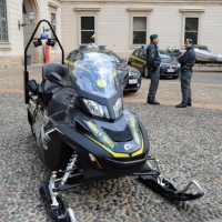 Foto Nicoloro G. 03/11/2012 Milano Nell’ ambito delle celebrazioni delle Forze Armate, che si concluderanno domani 4 novembre, in mattinata la Banda musicale dei Carabinieri si è esibita davanti al palazzo Reale tra gli applausi dei numerosi cittadini e turisti presenti. Inoltre la piazzetta è diventata palcoscenico per mostrare numerosi mezzi militari del passato e attuali. nella foto Mezzo della Guardia di Finanza