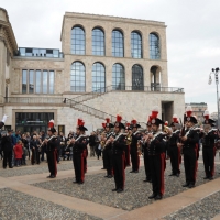 Foto Nicoloro G. 03/11/2012 Milano Nell’ ambito delle celebrazioni delle Forze Armate, che si concluderanno domani 4 novembre, in mattinata la Banda musicale dei Carabinieri si è esibita davanti al palazzo Reale tra gli applausi dei numerosi cittadini e turisti presenti. Inoltre la piazzetta è diventata palcoscenico per mostrare numerosi mezzi militari del passato e attuali. nella foto Banda musicale dei Carabinieri