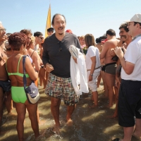 Foto Nicoloro G.  15/08/2012 Cervia (Ravenna)  Diciottesima edizione di ”Cervia, la spiaggia ama il libro“, tradizionale appuntamento di Ferragosto che vede gli scrittori sbarcare sulla spiaggia di Cervia portati da antiche barche a vela. nella foto Eugenio Finardi