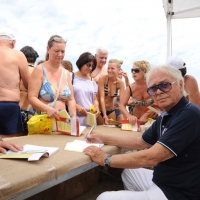 Foto Nicoloro G.  15/08/2012 Cervia (Ravenna)  Diciottesima edizione di ”Cervia, la spiaggia ama il libro“, tradizionale appuntamento di Ferragosto che vede gli scrittori sbarcare sulla spiaggia di Cervia portati da antiche barche a vela. nella foto Luca Goldoni autografa libri