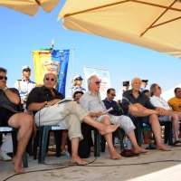 Foto Nicoloro G. 15/08/2012 Cervia ( Ravenna ) Ventesima edizione di ” Cervia, la spiaggia ama il libro “, tradizionale appuntamento di Ferragosto che vede gli scrittori sbarcare sulla spiaggia di Cervia portati da antiche barche a vela. nella foto Marcello Fois – Beppe Boni – Luca Goldoni – Terenzio Medri – Roberto Barbolini – Cristiano Cavina