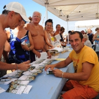 Foto Nicoloro G. 15/08/2012 Cervia ( Ravenna ) Ventesima edizione di ” Cervia, la spiaggia ama il libro “, tradizionale appuntamento di Ferragosto che vede gli scrittori sbarcare sulla spiaggia di Cervia portati da antiche barche a vela. nella foto Cristiano Cavina in attesa di autografare i libri