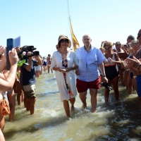 Foto Nicoloro G.  15/08/2014  Cervia ( Ravenna )  22° edizione di \" Cervia, la spiaggia ama il libro \". nella foto Marina Ripa di Meana è la prima a sbarcare sulla spiaggia di Cervia.