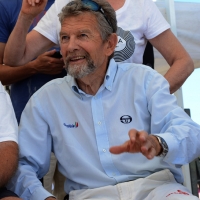 Foto Nicoloro G.  15/08/2014  Cervia ( Ravenna )  22° edizione di " Cervia, la spiaggia ama il libro ". nella foto l' ex skipper di Azzurra Cino Ricci che presenta il suo libro " Odiavo i velisti ".